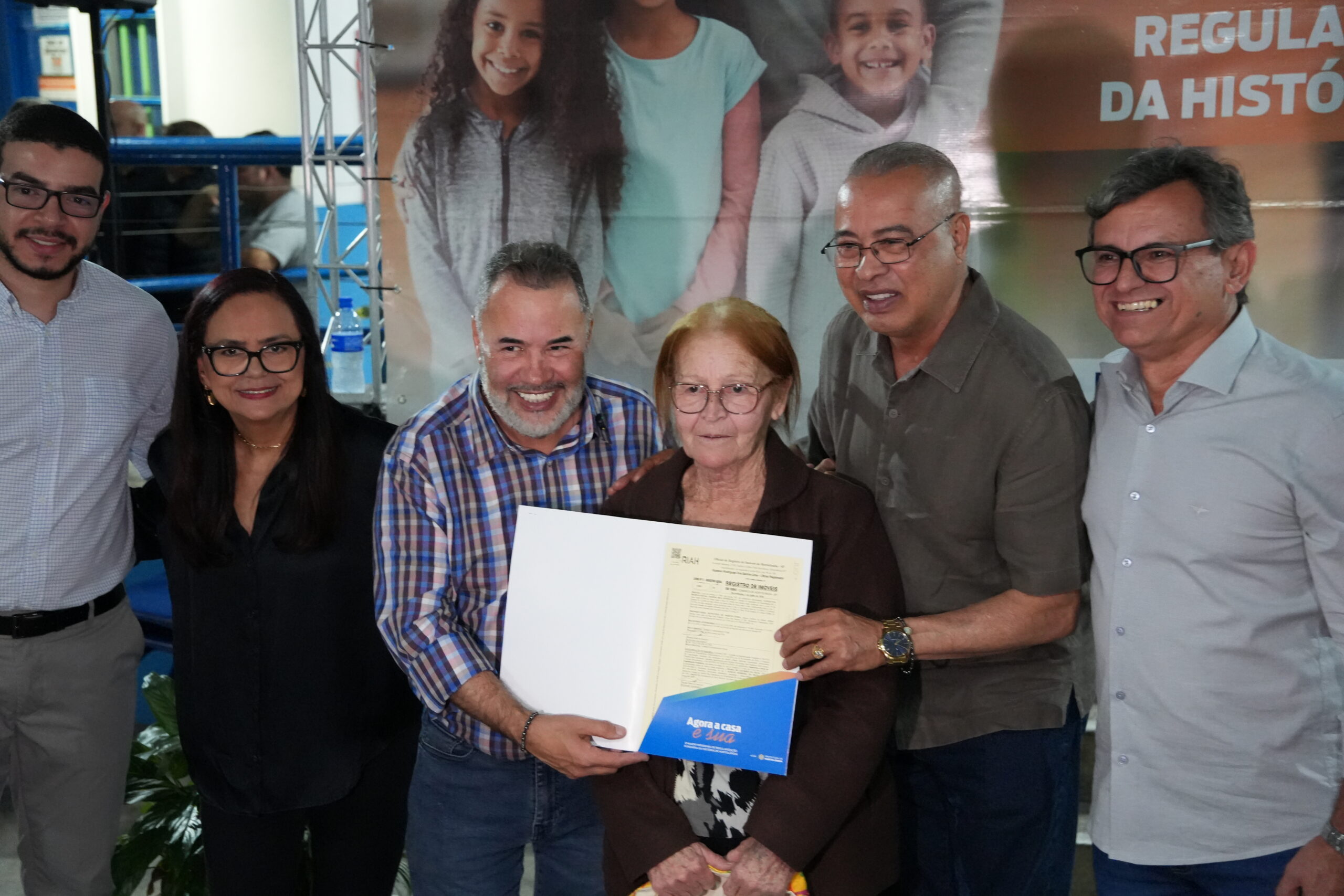Famílias do Boa Esperança recebem mais uma etapa da entrega dos títulos de regularização fundiária realizada pela Prefeitura