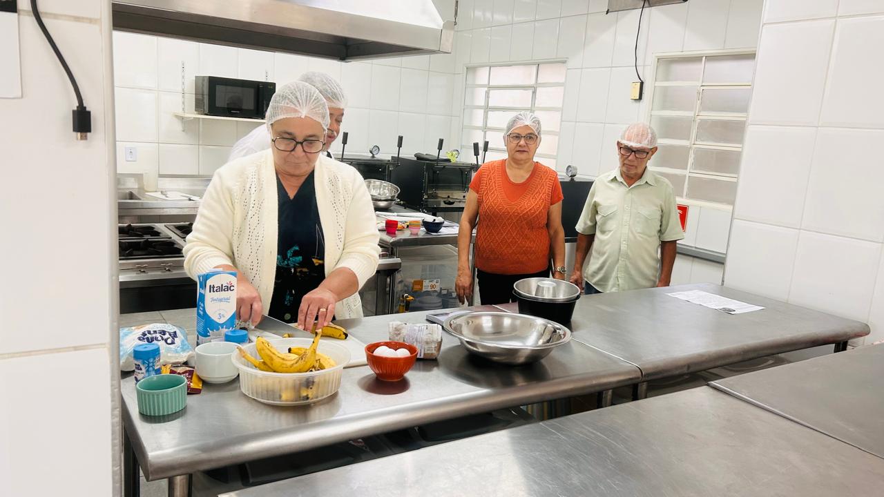 Oficina culinária promove alimentação saudável e aproveitamento integral dos alimentos em Hortolândia