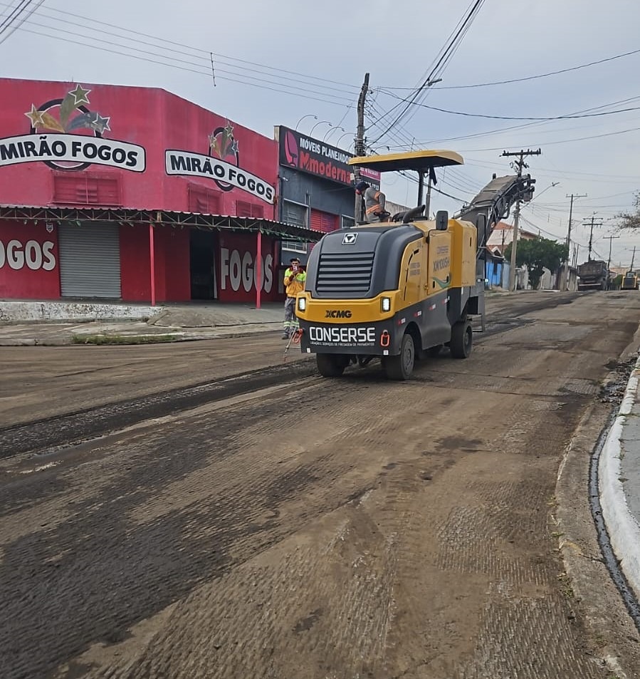 Começa o mutirão de recuperação das ruas e avenidas realizado pela Prefeitura na região do Jd. Rosolém