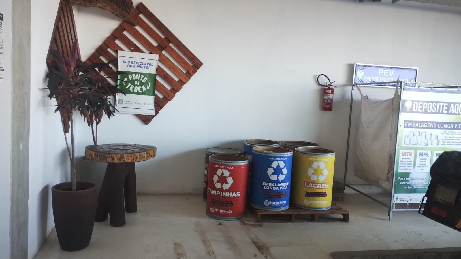 Espaço Sustentável da Prefeitura ainda tem brindes para trocar por caixinhas longa vida e garrafas PET