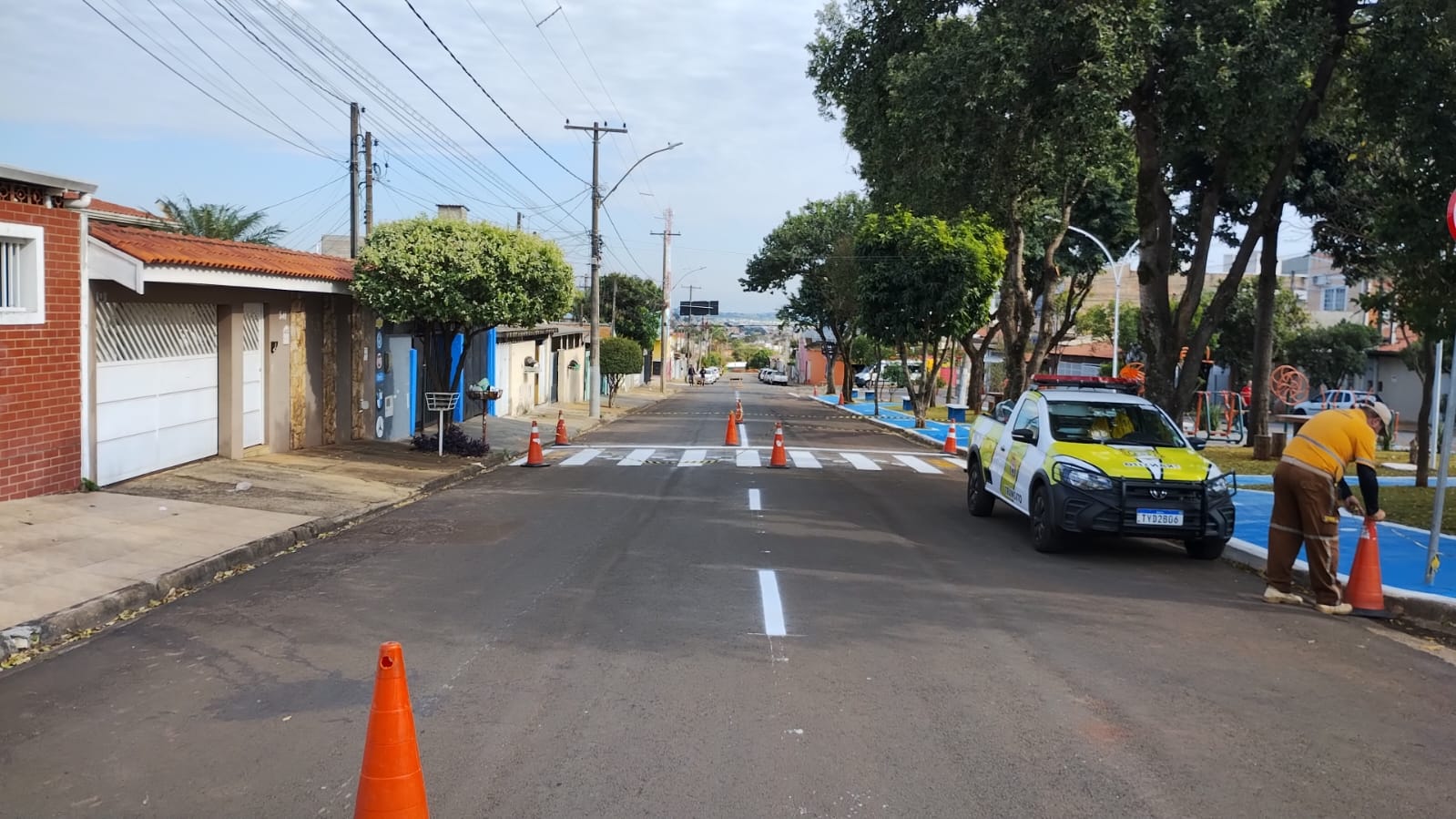 Ruas no entorno da Praça dos Namorados recebem reforço na sinalização de solo