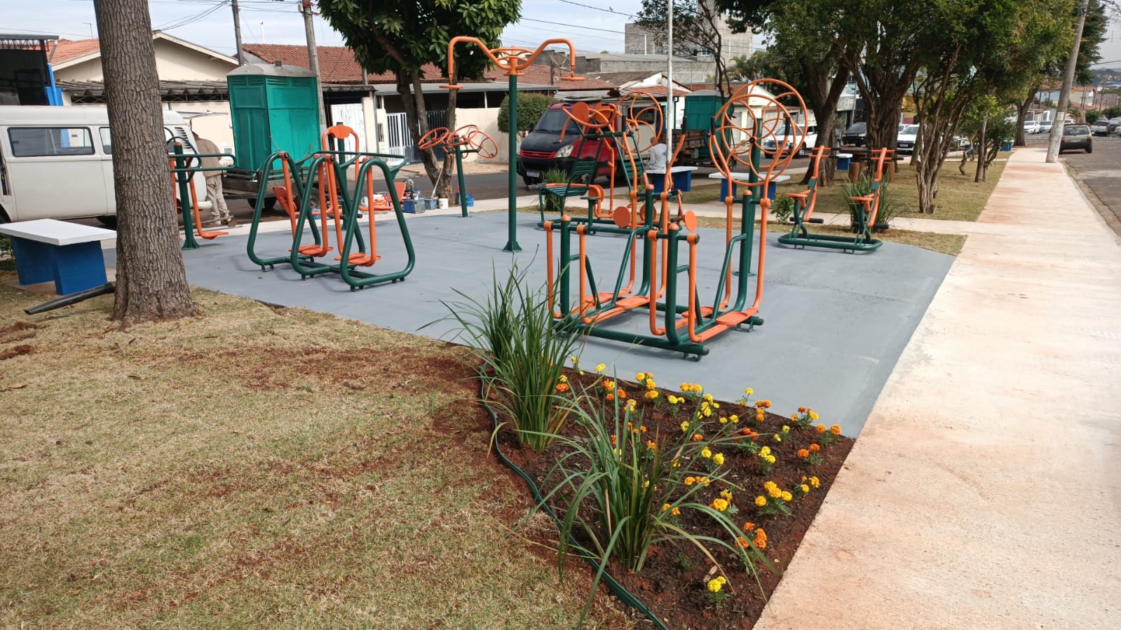 Revitalização da Praça dos Namorados, no Jd. Campos Verdes, está em fase final