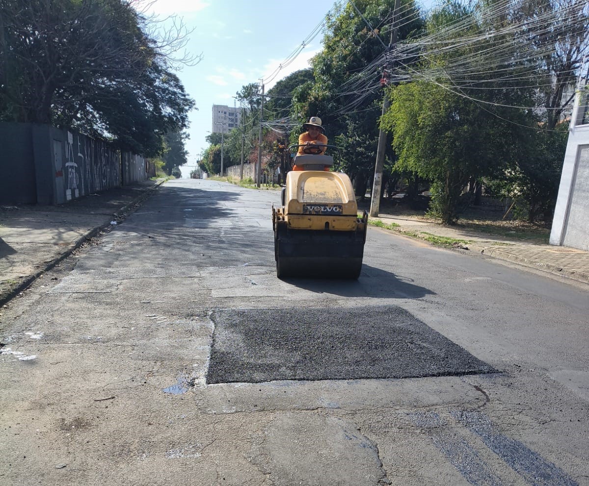 Rua Miguel Gimenes Alves recebe etapa da Operação Tapa-Buraco da Prefeitura